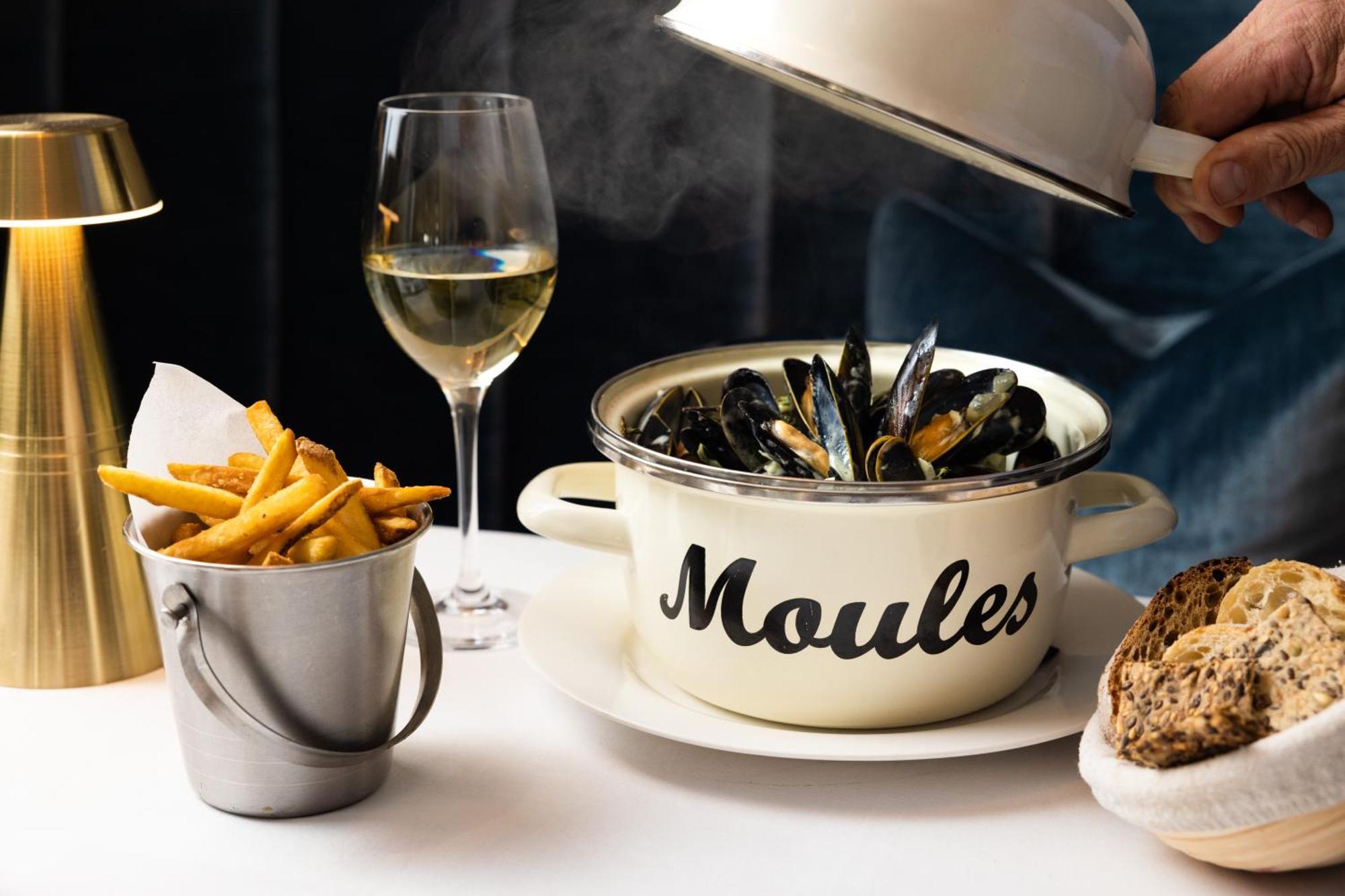 The Moorings Hotel & Restaurant غوري المظهر الخارجي الصورة