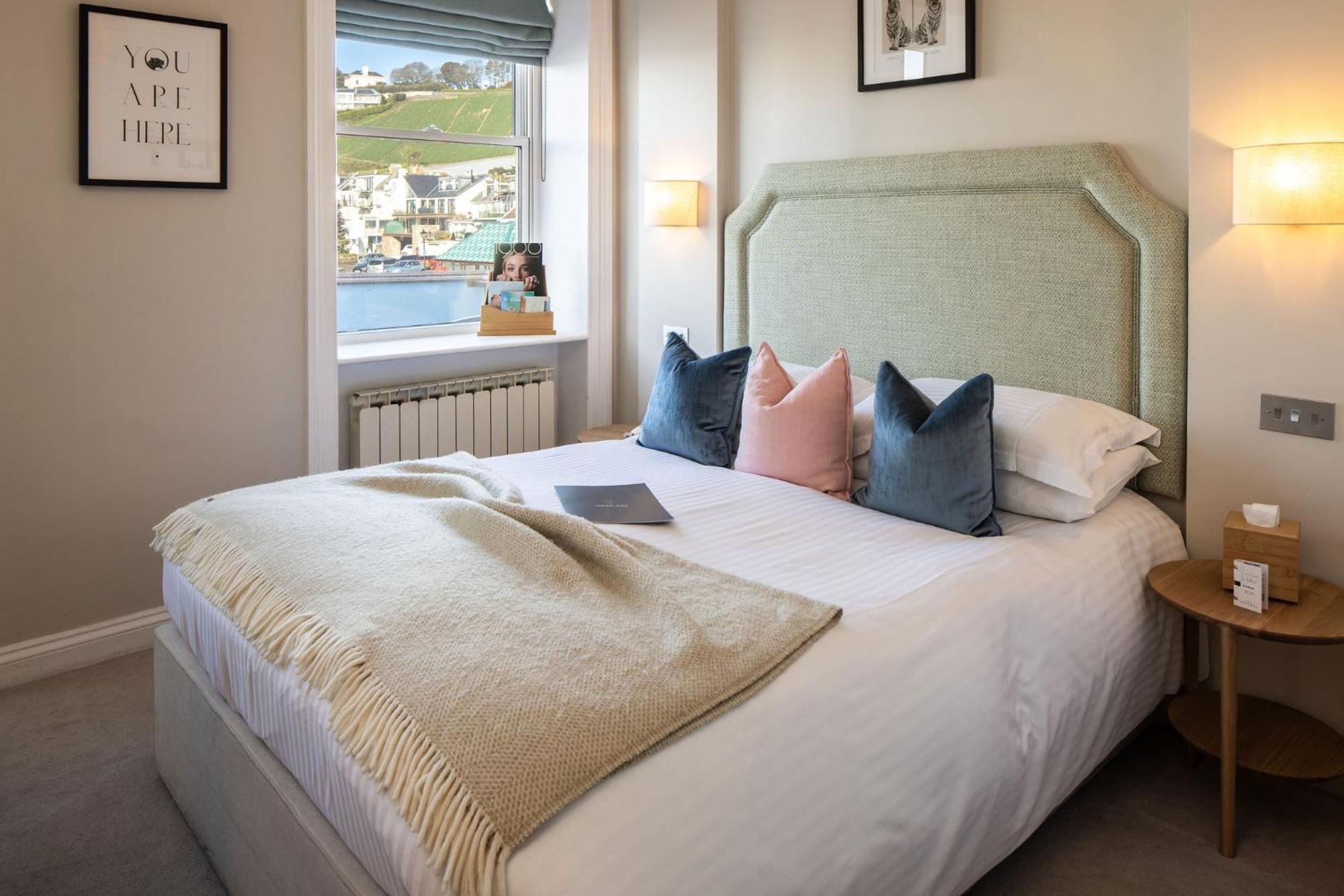 The Moorings Hotel & Restaurant غوري المظهر الخارجي الصورة