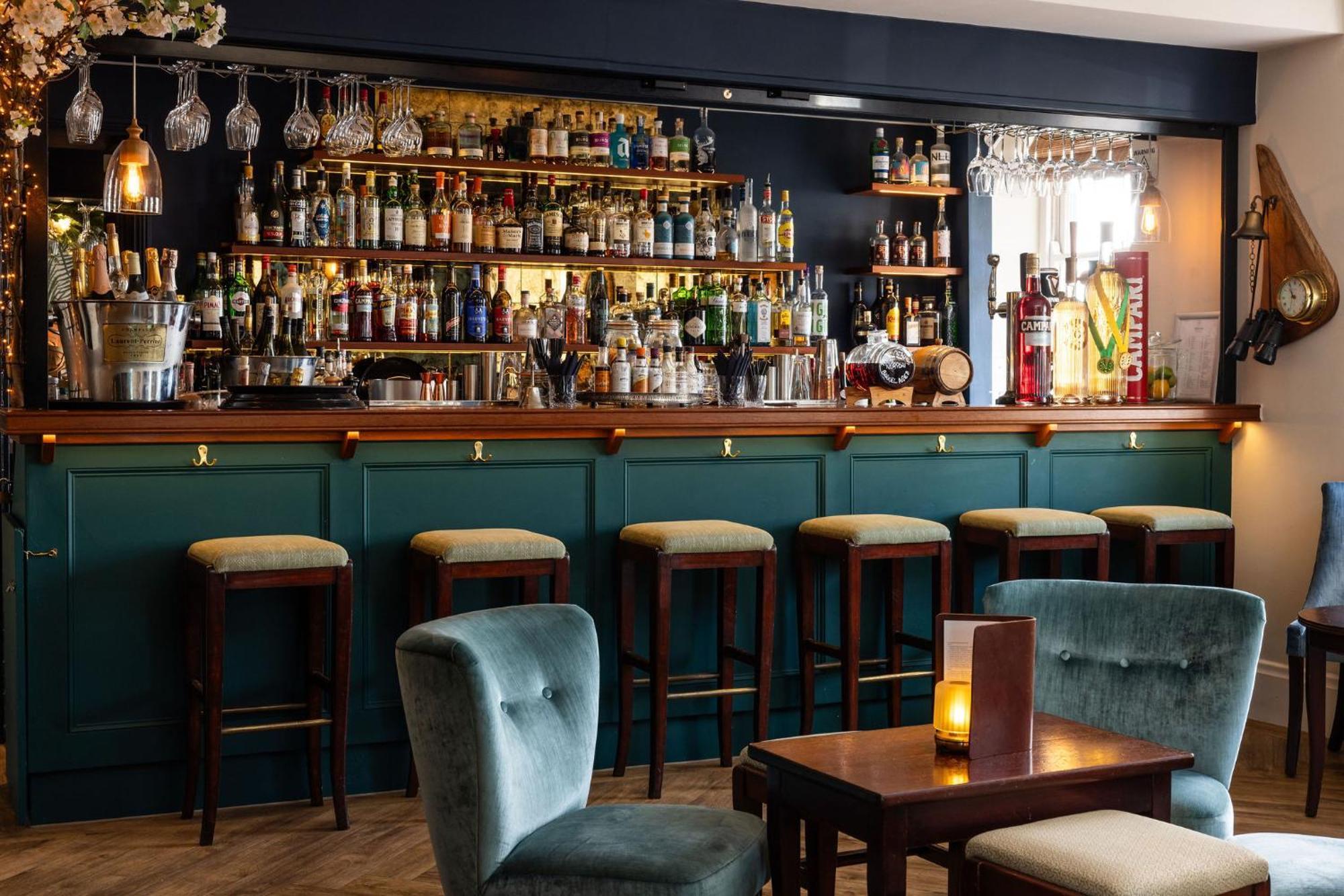 The Moorings Hotel & Restaurant غوري المظهر الخارجي الصورة